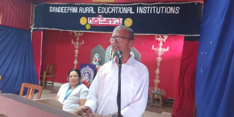 ಪುತ್ತೂರು: ಸಾಂದೀಪನಿ ಗ್ರಾಮೀಣ ವಿದ್ಯಾ ಸಂಸ್ಥೆಯಲ್ಲಿ ಗುರುಪೂರ್ಣಿಮಾ ಕಾರ್ಯಕ್ರಮ