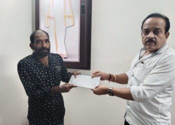 ಪುತ್ತೂರು: ಅನಾರೋಗ್ಯದಿಂದಿರುವ ವ್ಯಕ್ತಿಯ ಚಿಕಿತ್ಸೆಗಾಗಿ ಸಹಾಯಹಸ್ತ ಚಾಚಿದ ಅಶೋಕ್ ಕುಮಾರ್ ರೈ ಕೋಡಿಂಬಾಡಿ