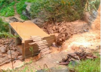 ಮಡಿಕೇರಿ: ಭೂಮಿಯೊಳಗಿನಿಂದ ಭಾರೀ ಸದ್ದು, ಬಂಡೆಕಲ್ಲು, ಮರಗಳೊಂದಿಗೆ ಕೊಚ್ಚಿ ಬಂದ ನೀರು: ಸ್ಥಳೀಯ 40ಕ್ಕೂ ಹೆಚ್ಚು ಮಂದಿ ಕಾಳಜಿ ಕೇಂದ್ರಕ್ಕೆ ಸ್ಥಳಾಂತರ..!!