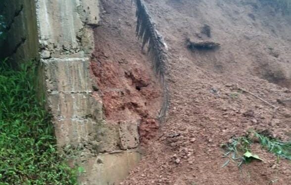 ಶಾಂತಿಗೋಡು: ಮನೆಯೊಂದರ ಕಂಪೌಂಡ್ ಕುಸಿತ: ಅಪಾರ ನಷ್ಟ