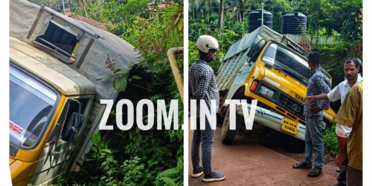 ಪುತ್ತೂರು: ರಿಕ್ಷಾಕ್ಕೆ ಸೈಡ್ ಕೊಡಲು ಹೋಗಿ ಹೊಂಡಕ್ಕೆ ಬಿದ್ದ ಮಿನಿ ಟೆಂಪೋ