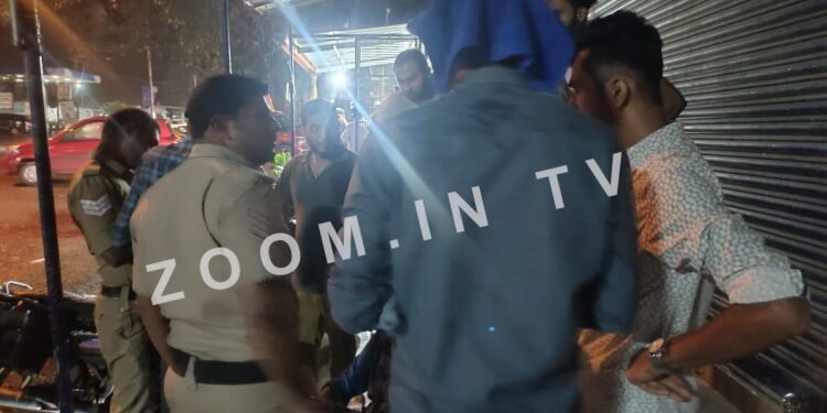 ಮದ್ಯದ ನಶೆಯಲ್ಲಿ ತೂರಾಡುತ್ತಿದ್ದ ಅರ್ಚಕನಿಂದ ದರ್ಬೆ ಸರ್ಕಲಲ್ಲಿ ಹೊರಳಾಟ.! ಗಾಯಗೊಂಡ ಅರ್ಚಕರನ್ನು ಮೇಲಕ್ಕೆತ್ತಿ ಆಸ್ಪತ್ರೆಗೆ ದಾಖಲಿಸಿ ಮಾನವೀಯತೆ ಮೆರೆದ ಪುತ್ತೂರು ಪೊಲೀಸರು..!!!