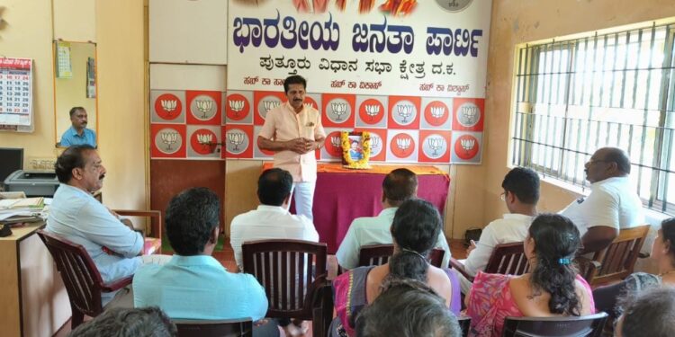 ಪುತ್ತೂರು: ಪ್ರವೀಣ್ ನೆಟ್ಟಾರು ರವರಿಗೆ ಬಿಜೆಪಿ ಕಚೇರಿಯಲ್ಲಿ ಶ್ರದ್ದಾಂಜಲಿ: ಪ್ರವೀಣ್ ಕುಟುಂಬದವರ ಕಷ್ಟ-ನಷ್ಟಗಳಲ್ಲಿ ಪಕ್ಷ ಸದಾ ಜೊತೆಗಿರಲಿದೆ – ಸಂಜೀವ ಮಠಂದೂರು