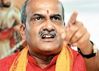 ನಿಷೇಧದ ನಡುವೆಯೂ ಮಂಗಳೂರಿಗೆ ಆಗಮಿಸಿದ ಪ್ರಮೋದ್ ಮುತಾಲಿಕ್: ವಶಕ್ಕೆ ಪಡೆದ ಪೊಲೀಸರು..!!??