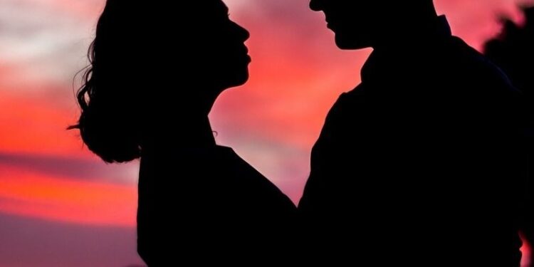 ಲಾಡ್ಜ್ ನಲ್ಲಿ ಅನ್ಯಕೋಮಿನ ವ್ಯಕ್ತಿಯೊಂದಿಗೆ ಹಿಂದೂ ಯುವತಿ ಪತ್ತೆ..!!