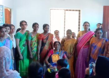 ವಿಟ್ಲ: ಅನಿಲಕಟ್ಟೆ ಅಂಗನವಾಡಿ ಕೇಂದ್ರದಲ್ಲಿ ಸೇವೆ ಸಲ್ಲಿಸಿ ನಿವೃತ್ತರಾದ ಕಾರ್ಯಕರ್ತೆ ರೇವತಿ ರವರಿಗೆ ಸ್ತ್ರೀಶಕ್ತಿ ಸಂಘದಿಂದ ಬೀಳ್ಕೊಡುಗೆ ಸಮಾರಂಭ