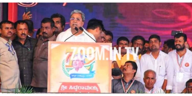 ಸಿದ್ಧರಾಮೋತ್ಸವ ಕಾರ್ಯಕ್ರಮದಲ್ಲಿ ಕರಾವಳಿಯ ಹತ್ಯೆಗಳ ಬಗ್ಗೆ ಪ್ರಸ್ತಾಪ:  ಮಸೂದ್, ಫಾಝಿಲ್ ಮನೆಗೆ ತೆರಳದ ಸಿಎಂ ವಿರುದ್ಧ ಸಿದ್ದು ಆಕ್ರೋಶ..!!