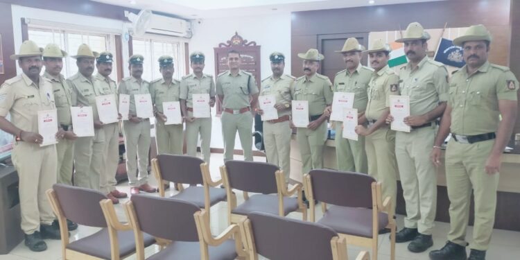 ಪ್ರವೀಣ್ ನೆಟ್ಟಾರು ಹತ್ಯೆ ಪ್ರಕರಣ ಭೇಧಿಸಿದ ಪುತ್ತೂರು ಪೊಲೀಸರಿಗೆ ಎಸ್.ಪಿಯವರಿಂದ ಪ್ರಶಂಸನಾ ಪತ್ರ