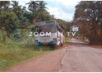 ವಿಟ್ಲ: ನಿಯಂತ್ರಣ ತಪ್ಪಿ ರಸ್ತೆ ಬದಿಯ ಮೋರಿಗೆ ಬಸ್ ಡಿಕ್ಕಿ..!!