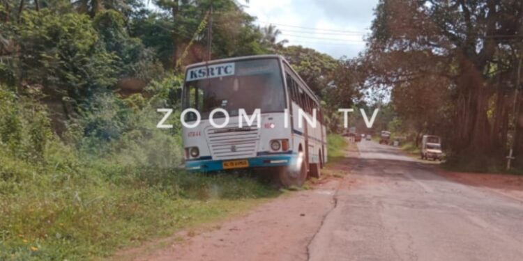 ವಿಟ್ಲ: ನಿಯಂತ್ರಣ ತಪ್ಪಿ ರಸ್ತೆ ಬದಿಯ ಮೋರಿಗೆ ಬಸ್ ಡಿಕ್ಕಿ..!!