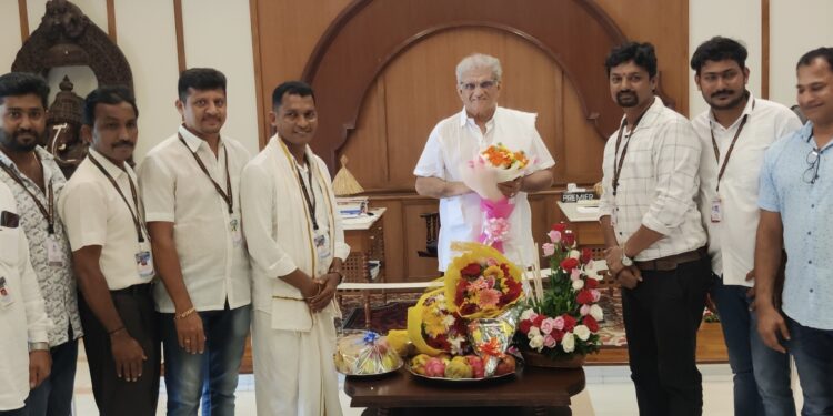 ಸೌತ್ ಕೆನರಾ ಫೋಟೋಗ್ರಾಫರ್ಸ್ ಎಸೋಸಿಯೇಶನ್ ಪುತ್ತೂರು ವಲಯದಿಂದ ವೀರೇಂದ್ರ ಹೆಗ್ಗಡೆ ರವರಿಗೆ ಗೌರವಾರ್ಪಣೆ