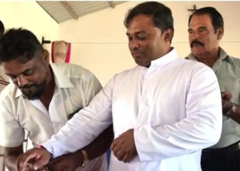 ವಿದ್ಯಾರ್ಥಿಗಳ ಕೈಯಲ್ಲಿದ್ದ ರಕ್ಷೆ ಬಿಚ್ಚಿಸಿದ ಆರೋಪ: ಶಾಲಾ ಫಾದರ್ ಗೆ ರಾಖಿ ಕಟ್ಟಿದ ಪೋಷಕರು ಪ್ರಕರಣ ಸುಖಾಂತ್ಯ