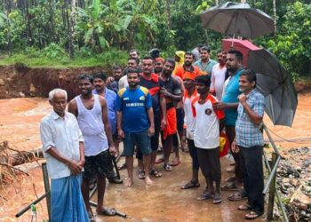 ಕಲ್ಮಕ್ಕಾರು: ಮೇಘಸ್ಫೋಟದಿಂದಾಗಿ ಕೊಚ್ಚಿ ಹೋದ ಸೇತುವೆ: ಅವಿರತವಾಗಿ ಪರಿಹಾರ ಕಾರ್ಯದಲ್ಲಿ ತೊಡಗಿಸಿಕೊಂಡ ಹಿಂದೂ ಸಂಘಟನೆಯ ಕಾರ್ಯಕರ್ತರು