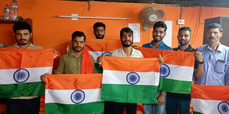 ‘ಹರ್ ಘರ್ ತಿರಂಗಾ’ ಅಭಿಯಾನ: ವಿಟ್ಲ ಬಿಜೆಪಿ ಮಹಾ ಶಕ್ತಿಕೇಂದ್ರ ವತಿಯಿಂದ ಬೂತ್ ಗಳಿಗೆ ಧ್ವಜ ಹಸ್ತಾಂತರ