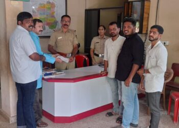 ಸ್ವಾತಂತ್ರ್ಯ ದಿನಾಚರಣೆಯ ವೇಳೆ ಪ್ಲಾಸ್ಟಿಕ್ ಧ್ವಜಗಳನ್ನು ಮಾರಾಟ ಮಾಡುವವರ ವಿರುದ್ಧ ಪ್ರಕರಣ ದಾಖಲಿಸುವಂತೆ ಹಿಂದೂ ಜನಜಾಗೃತಿ ಸಮಿತಿಯಿಂದ ಮನವಿ