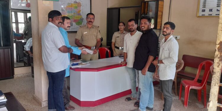 ಸ್ವಾತಂತ್ರ್ಯ ದಿನಾಚರಣೆಯ ವೇಳೆ ಪ್ಲಾಸ್ಟಿಕ್ ಧ್ವಜಗಳನ್ನು ಮಾರಾಟ ಮಾಡುವವರ ವಿರುದ್ಧ ಪ್ರಕರಣ ದಾಖಲಿಸುವಂತೆ ಹಿಂದೂ ಜನಜಾಗೃತಿ ಸಮಿತಿಯಿಂದ ಮನವಿ