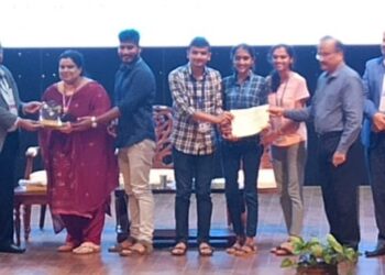 ವಿವೇಕಾನಂದ ಇಂಜಿನಿಯರಿಂಗ್ ವಿದ್ಯಾರ್ಥಿಗಳು ತಯಾರಿಸಿದ ಯೋಜನಾ ಪ್ರಬಂಧಕ್ಕೆ ವರ್ಷದ ಅತ್ಯುತ್ತಮ ಪ್ರಾಜೆಕ್ಟ್ ಪ್ರಶಸ್ತಿ