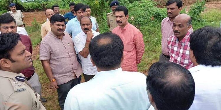 (ಸೆ.2) ಮಂಗಳೂರಿಗೆ ಪ್ರಧಾನಿ ಭೇಟಿ ಹಿನ್ನೆಲೆ: ಸಂಸದರು ಮತ್ತು ಶಾಸಕರು ಗೋಲ್ಡ್ ಪಿಂಚ್ ಸಿಟಿ ಮೈದಾನಕ್ಕೆ ಭೇಟಿ: ಸಿದ್ಧತೆಗಳ ಕುರಿತು ಪರಿಶೀಲನೆ