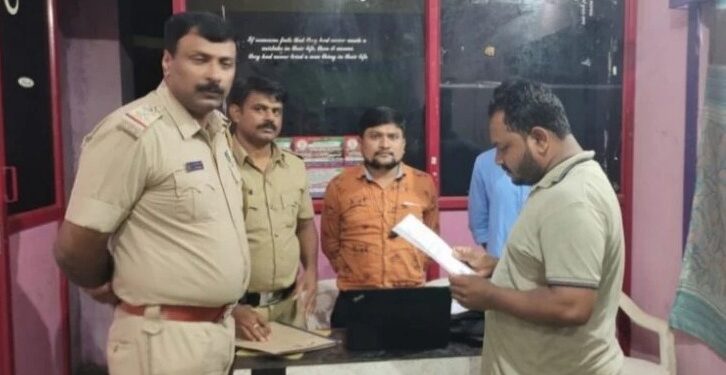 ಶಿವಮೊಗ್ಗ: ಎಸ್ಡಿಪಿಐ ಕಚೇರಿ ಮೇಲೆ ಪೊಲೀಸರ ದಾಳಿ..!!!