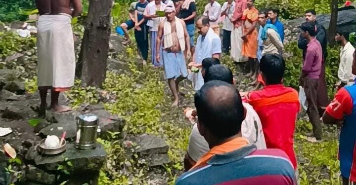 ಸುಳ್ಳಮಲೆ ತೀರ್ಥ ಸ್ನಾನಕ್ಕೆ ಪೂರ್ವಭಾವಿಯಾಗಿ ಬಿದಿರಿನ ಕೇರ್ಪು (ಏಣಿ) ಇಡುವ ಕಾರ್ಯಕ್ರಮ: ಆ.27 ರಿಂದ 31ರ ವರೆಗೆ ‘ಸುಳ್ಳಮಲೆ ಗುಹಾತೀರ್ಥ ಸ್ನಾನ’