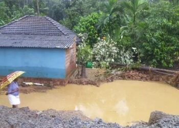 ಪಯಸ್ವಿನಿ ನದಿಯಲ್ಲಿ ಭಾರಿ ಪ್ರಮಾಣದಲ್ಲಿ ಹರಿದು ಬಂದ ನೀರು: ಮನೆಗಳು ಜಲಾವೃತ: ಜನ ಜೀವನ ಅಸ್ತವ್ಯಸ್ತ..!!