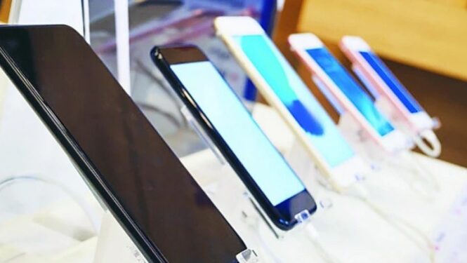 12 ಸಾವಿರ ರೂ. ಒಳಗಿನ ಚೀನಾ ಸ್ಮಾರ್ಟ್‌ಫೋನ್‌ಗಳನ್ನು ನಿಷೇಧಿಸಲ್ಲ- ಕೇಂದ್ರ ಸರ್ಕಾರ