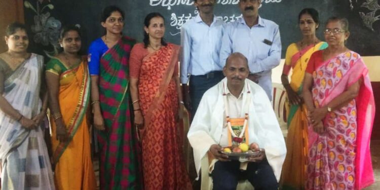 ನೆಟ್ಲ: ಹಿರಿಯ ಪ್ರಾಥಮಿಕ ಶಾಲೆಯಲ್ಲಿ 2022 -23 ನೇ ಸಾಲಿನ ಜಿಲ್ಲಾ ಮಟ್ಟದ ಉತ್ತಮ ಶಿಕ್ಷಕ ಪ್ರಶಸ್ತಿ ಪಡೆದ ಶಿಕ್ಷಕ ಪ್ರವೀಣ್ ರವರಿಗೆ ಸನ್ಮಾನ