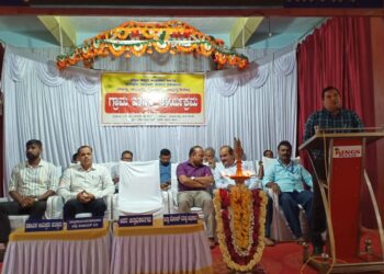ದಾರಂದಕುಕ್ಕು ನಿಗದಿಪಡಿಸಿದ ಸ್ಥಳದಲ್ಲಿಯೇ ಬಸ್ ನಿಲ್ದಾಣ ನಿರ್ಮಾಣವಾಗದಿದ್ದರೆ ರಸ್ತೆ ತಡೆ, ಪ್ರತಿಭಟನೆ ಅಪರ ಜಿಲ್ಲಾಧಿಕಾರಿಯವರ ಗ್ರಾಮ ವಾಸ್ತವ್ಯದಲ್ಲಿ ನಾಗರೀಕರ ಎಚ್ಚರಿಕೆ : ಗುರುತಿಸಿದ ಸ್ಥಳದಲ್ಲಿಯೇ ನಿರ್ಮಾಣ ಎಸಿ ಸ್ಪಷ್ಟನೆ