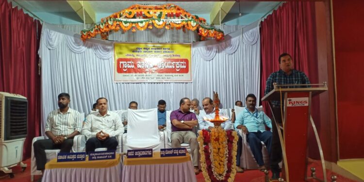 ದಾರಂದಕುಕ್ಕು ನಿಗದಿಪಡಿಸಿದ ಸ್ಥಳದಲ್ಲಿಯೇ ಬಸ್ ನಿಲ್ದಾಣ ನಿರ್ಮಾಣವಾಗದಿದ್ದರೆ ರಸ್ತೆ ತಡೆ, ಪ್ರತಿಭಟನೆ ಅಪರ ಜಿಲ್ಲಾಧಿಕಾರಿಯವರ ಗ್ರಾಮ ವಾಸ್ತವ್ಯದಲ್ಲಿ ನಾಗರೀಕರ ಎಚ್ಚರಿಕೆ : ಗುರುತಿಸಿದ ಸ್ಥಳದಲ್ಲಿಯೇ ನಿರ್ಮಾಣ ಎಸಿ ಸ್ಪಷ್ಟನೆ