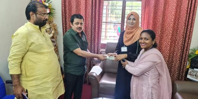 ವಿಟ್ಲ: ಮಳೆಯಿಂದ ಹಾನಿಗೊಳಗಾದ ಮನೆಗೆ ಪರಿಹಾರಧನವನ್ನು ನೀಡಿದ ಮಾಜಿ ಸಚಿವ ಜಮೀರ್ ಅಹ್ಮದ್ ಖಾನ್