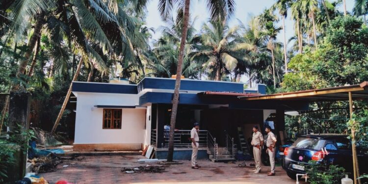 ವಿಟ್ಲ: ರಾಜ್ಯ ಪೊಲೀಸ್ ಇಲಾಖೆ ನಿರ್ದೇಶನದಂತೆ ಬಂಟ್ವಾಳ, ವಿಟ್ಲ ಪೊಲೀಸರಿಂದ ವ್ಯಕ್ತಿಯೋರ್ವನ ಮನೆಗೆ ದಾಳಿ..!!!