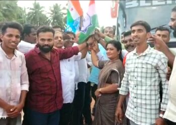 ಭಾರತ್ ಜೋಡೋ ಯಾತ್ರೆ:   ಪುತ್ತೂರು ಬ್ಲಾಕ್‌ನಿಂದ ಗುಂಡ್ಲುಪೇಟೆಗೆ ತೆರಳಿದ ನೂರಾರು ಕಾಂಗ್ರೆಸ್ ಕಾರ್ಯಕರ್ತರು