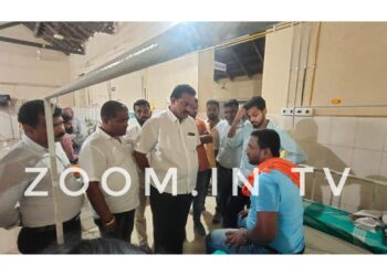 ಪಂಚಾಯತ್ ಸಭೆಯಲ್ಲಿ ಪಂ.ಸಿಬ್ಬಂದಿ ಪತಿ ಪಂ.ಸದಸ್ಯನ ಮೇಲೆ ಹಲ್ಲೆಗೈದಿದ್ದಾರೆಂದು ಆರೋಪಿಸಿ ಆಸ್ಪತ್ರೆಗೆ ದಾಖಲಾದ ವಿಚಾರ: ಆಸ್ಪತ್ರೆಗೆ ಭೇಟಿ ನೀಡಿದ ಕಾಂಗ್ರೆಸ್ ಮುಖಂಡರು