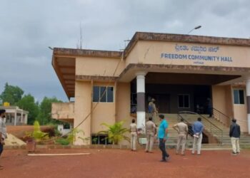 ಮಿತ್ತೂರು: ಫ್ರೀಡಂ ಕಮ್ಯೂನಿಟಿ ಹಾಲ್ ಸೀಝ್ : ಡಿಸಿ ಆದೇಶದಂತೆ ಬೀಗ ಜಡಿದ ಪೊಲೀಸರು..!!!