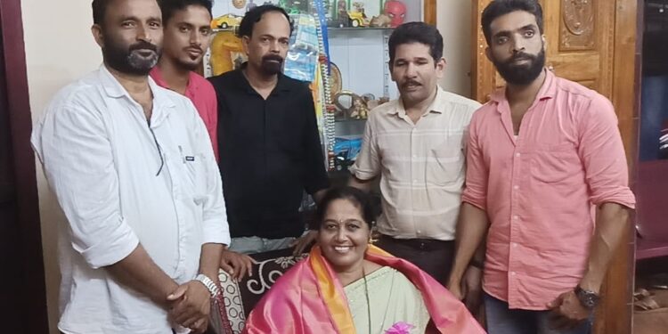 ಫ್ರೆಂಡ್ಸ್ ಮುರ ವತಿಯಿಂದ ನಿವೃತ್ತಿ ಹೊಂದುತ್ತಿರುವ ಆರೋಗ್ಯ ಸಹಾಯಕಿ, ಪ್ರಾಥಮಿಕ ಆರೋಗ್ಯ ಸುರಕ್ಷಾ ಅಧಿಕಾರಿ ಶೋಭಾ ರವರಿಗೆ ಗೌರವಾರ್ಪಣೆ