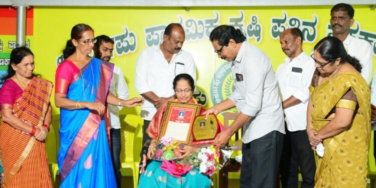 ಆರ್ಯಾಪು ಕೃಷಿ ಪತ್ತಿನ ಸಹಕಾರಿ ಸಂಘದ ವತಿಯಿಂದ ಜಿಲ್ಲಾ ಪ್ರಶಸ್ತಿ ವಿಜೇತೆ ಶಿಕ್ಷಕಿ ತೆರೇಜ್ ಎಂ ಸಿಕ್ವೆರಾ ರವರಿಗೆ ಸನ್ಮಾನ