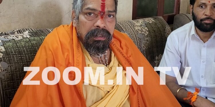 ಅನ್ಯಕೋಮಿನ ಯುವಕನಿಂದ ಲೈಂಗಿಕ ಕಿರುಕುಳ ಪ್ರಕರಣ: ಹಿಂದೂ ಯುವತಿ ಮನೆಗೆ ಭೇಟಿ ನೀಡಿದ ಮಾಣಿಲ ಶ್ರೀಗಳು ಹೇಳಿದ್ದೇನು..!!??