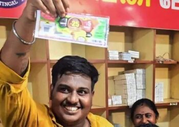 ಲಾಟರಿ ಡ್ರಾನಲ್ಲಿ ಬದಲಾಯ್ತು ಅದೃಷ್ಟ : ಆಟೋ ಚಾಲಕನಿಗೆ ಒಲಿದ 25 ಕೋಟಿ ರೂ. ಬಹುಮಾನ