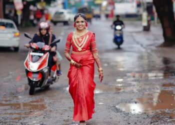 ಗುಂಡಿಗಳಿಂದಲೇ ತುಂಬಿರೋ ರಸ್ತೆಯಲ್ಲಿ ನವವಧು ಫೋಟೋಶೂಟ್..!!!
