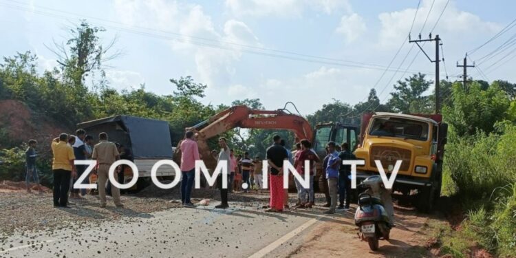 ಬುಡೋಳಿ: ಜಲ್ಲಿಕಲ್ಲು ಸಾಗಾಟದ ಟಿಪ್ಪರ್ ಪಲ್ಟಿ : ಚಾಲಕನಿಗೆ ಗಾಯ..!!