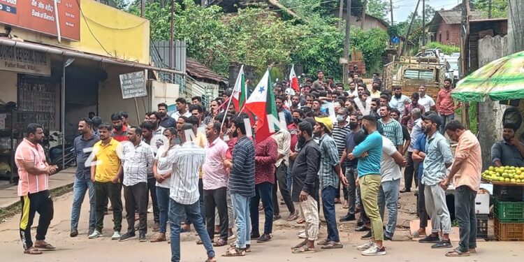 ವಿಟ್ಲ: ಎಸ್.ಡಿ.ಪಿ.ಐ. ಮುಖಂಡನನ್ನು ವಶಕ್ಕೆ ಪಡೆದ ಹಿನ್ನೆಲೆ : ಕಾರ್ಯಕರ್ತರಿಂದ ಪ್ರತಿಭಟನೆ