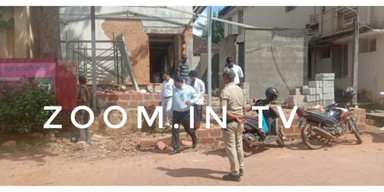 ಪುತ್ತೂರು: ಸರಕಾರಿ ಆಸ್ಪತ್ರೆಯ ಕಟ್ಟಡ ಕಾಮಗಾರಿ ಪರಿಶೀಲನೆ ನಡೆಸಿದ ಜಿಲ್ಲಾಧಿಕಾರಿ ಡಾ. ರಾಜೇಂದ್ರ ಕೆ.ವಿ
