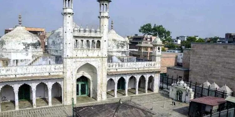 ಜ್ಞಾನವಾಪಿ ಮಸೀದಿ ಪ್ರಕರಣ: ಹಿಂದೂಪರ ಅರ್ಜಿದಾರರಿಗೆ ಬಹುದೊಡ್ಡ ಗೆಲುವು:; 5  ಮಹಿಳೆಯರು ಸಲ್ಲಿಸಿದ್ದ ಅರ್ಜಿ ವಿಚಾರಣೆಗೆ ಅರ್ಹ ಎಂದ ಕೋರ್ಟ್