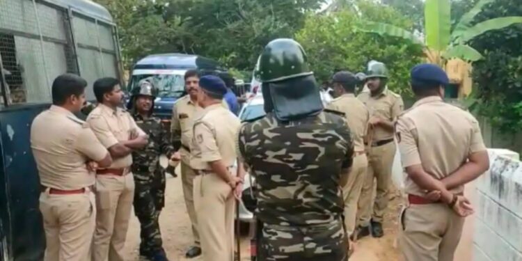 ಬೆಳ್ಳಂಬೆಳಗ್ಗೆ ಮಂಗಳೂರಿನಲ್ಲಿ ಮತ್ತೆ ನಿಷೇಧಿತ `PFI’ ಮುಖಂಡರ ಮನೆಗಳ ಮೇಲೆ ಪೊಲೀಸರ ದಾಳಿ : ಐವರು ಮುಖಂಡರು ವಶಕ್ಕೆ