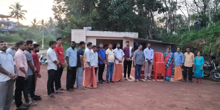 ಶ್ರೀರಾಮ ಗೆಳೆಯರ ಬಳಗ (ರಿ.) ಪುತ್ತಿಲ ಇವರಿಂದ ಹಾಲು ಉತ್ಪಾದಕರ ಸಂಘಕ್ಕೆ ಚೇರ್ ಕೊಡುಗೆ