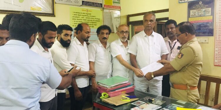 ಪುತ್ತೂರು: ಇಸ್ಲಾಂ ಧರ್ಮದ ವಿರುದ್ಧ ಅವಹೇಳನಕಾರಿ ಭಾಷಣ ಆರೋಪ :  ಶ್ರೀಕೃಷ್ಣ ಉಪಾಧ್ಯಾಯರ ವಿರುದ್ಧ ಕ್ರಮ ಕೈಗೊಳ್ಳುವಂತೆ ಬ್ಲಾಕ್ ಕಾಂಗ್ರೆಸ್ ಅಲ್ಪ ಸಂಖ್ಯಾತ ಸಮಿತಿಯಿಂದ ಅಧಿಕಾರಿಗಳಿಗೆ ಮನವಿ