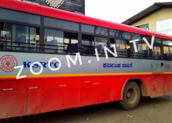 ತಾನು ಬಯಸಿದ ಸ್ಥಳದಲ್ಲಿ ಬಸ್ ನಿಲ್ಲದ ಹಿನ್ನೆಲೆ : ಬಸ್ಸಿಗೆ ಕಲ್ಲೆಸೆದು ಗಾಜು ಪುಡಿಗೈದ ಪ್ರಯಾಣಿಕ..!!!