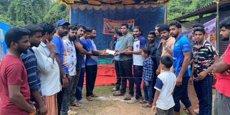 ಶ್ರೀರಾಮ್ ಫ್ರೆಂಡ್ಸ್ ಪಂಚೋಡಿ ವತಿಯಿಂದ ಕ್ರಿಕೆಟ್ ಪಂದ್ಯಾಟ : ಹಿಂ.ಜಾ.ವೇ. ನೇತೃತ್ವದಲ್ಲಿ ನಡೆಯುತ್ತಿರುವ ದೇವಿಪ್ರಸಾದ್ ಶೆಟ್ಟಿ ರವರ ಮನೆ ನಿರ್ಮಾಣ ಕಾರ್ಯಕ್ಕೆ ಸಹಾಯಧನ ಹಸ್ತಾಂತರ