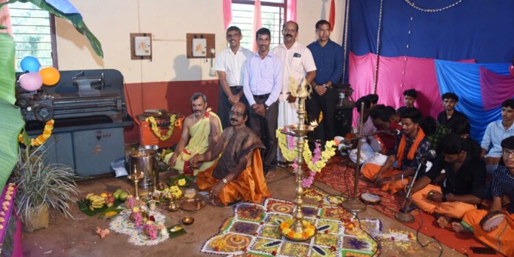 ವಿಠಲ ಸುಪ್ರಜಿತ್ ಐಟಿಐಯಲ್ಲಿ ಆಯುಧ ಪೂಜೆ