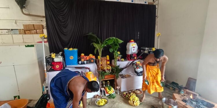 ಮುಕ್ರಂಪಾಡಿ: ಅಗ್ರಿಝೋನ್ ಸಂಸ್ಥೆಯಲ್ಲಿ ಆಯುಧ ಪೂಜೆಯ ಸಂಭ್ರಮ